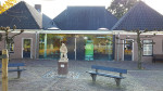 Dorpshuus met onze plaggensteker